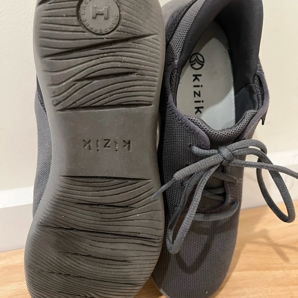 Kizik gray sneakers Size‎ 7M / 8.5 W